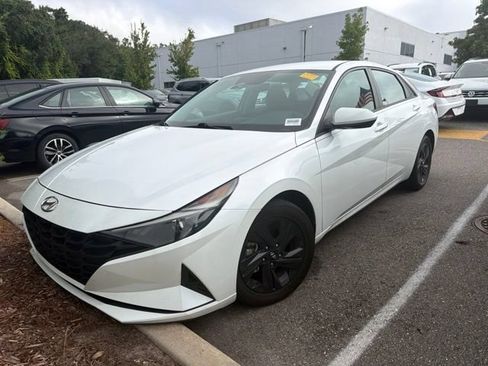 Used 2022 Hyundai Elantra SEL FWD image 1