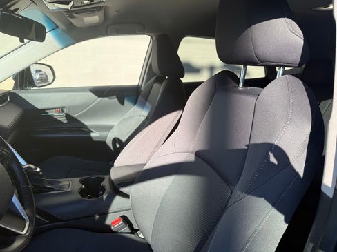 Used 2024 Toyota Venza LE image 20