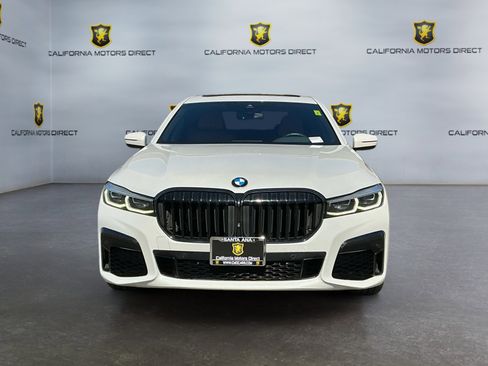 Used 2022 BMW 740i w/ M Sport Package image 2