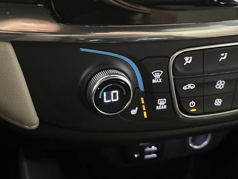 Used 2023 Chevrolet Traverse LT w/ LT Premium Package AWD/4WD image 48