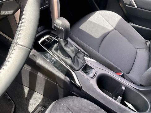 Used 2025 Toyota Corolla Cross LE w/ Moonroof Package FWD image 16