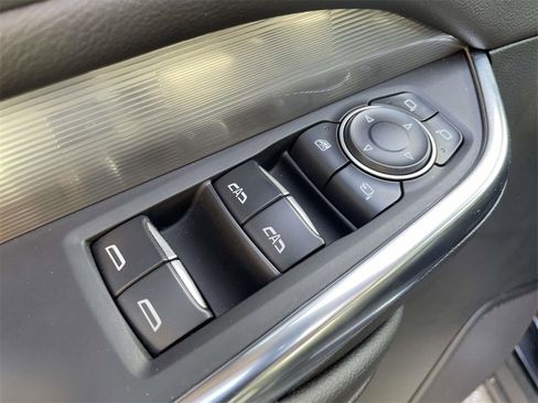 Used 2024 Cadillac XT4 Premium Luxury image 17