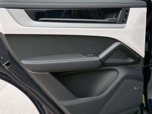New 2026 Porsche Cayenne image 11