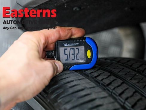 Used 2023 Jeep Grand Cherokee L Laredo image 32