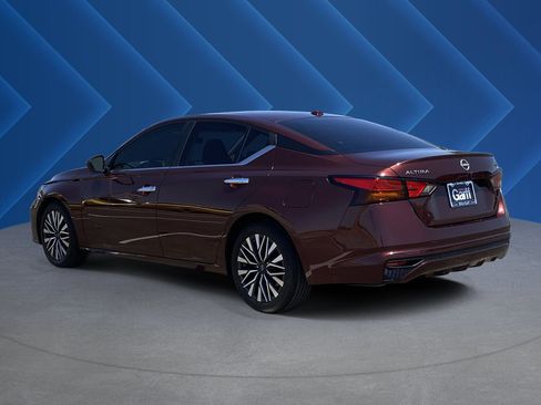 Used 2024 Nissan Altima 2.5 SV FWD image 5