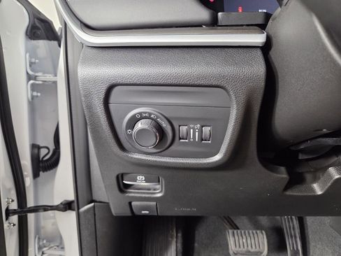 New 2026 Jeep Grand Cherokee Altitude RWD image 21