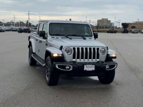 Used 2022 Jeep Gladiator Overland w/ Cold Weather Group AWD/4WD image 3