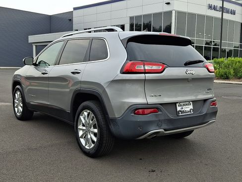 Used 2017 Jeep Cherokee Limited AWD/4WD image 5