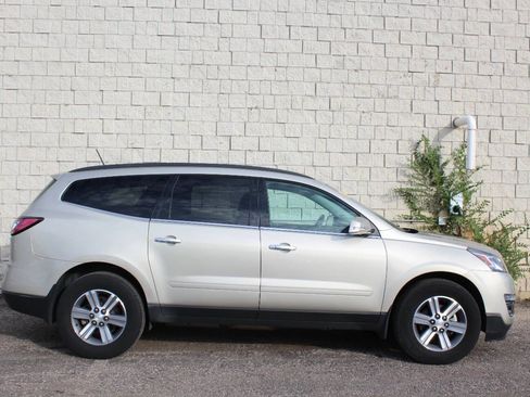 Used 2015 Chevrolet Traverse LT image 6