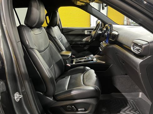 Used 2020 Ford Explorer ST w/ ST Street Pack image 16