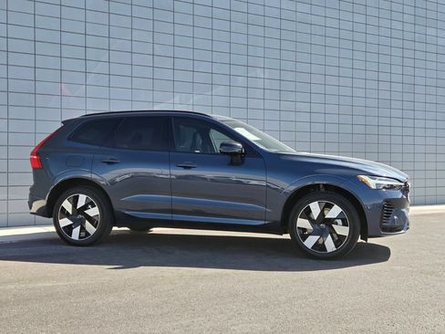 Used 2025 Volvo XC60 T8 Plus w/ Protection Package Premier AWD/4WD image 7