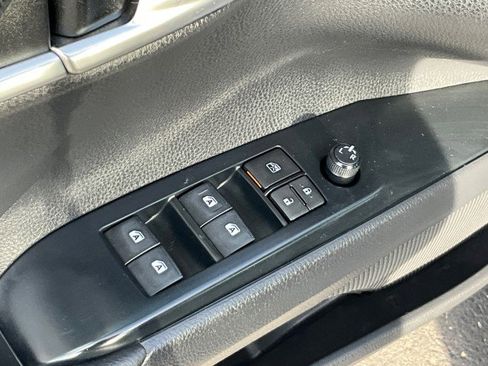 Used 2019 Toyota Camry LE image 22