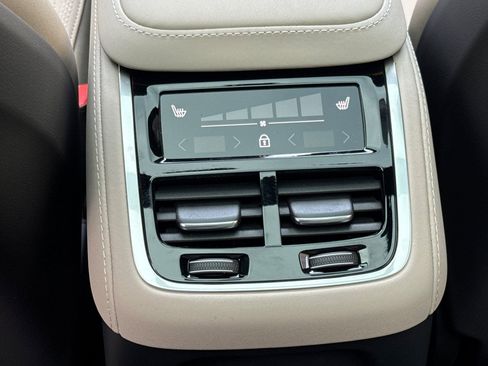 New 2026 Volvo XC90 T8 Plus w/ Protection Package Premier AWD/4WD image 13