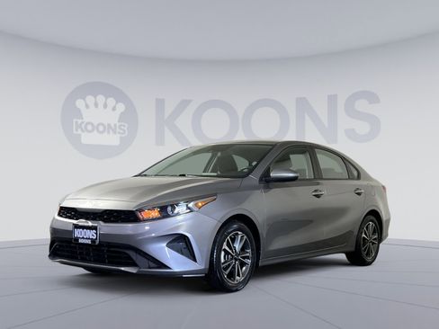 Used 2023 Kia Forte LXS image 1