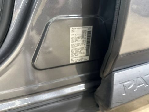Used 2025 Nissan Pathfinder SV AWD/4WD image 16