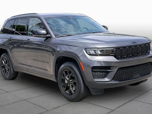Used 2024 Jeep Grand Cherokee Altitude AWD/4WD image 3