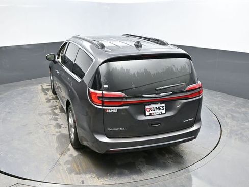 Used 2023 Chrysler Pacifica Limited FWD image 51