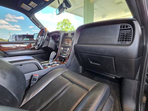 Used 2015 Lincoln Navigator 4WD image 31