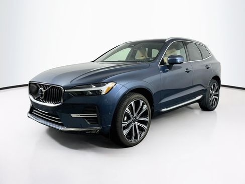 Used 2023 Volvo XC60 B5 Ultimate w/ Climate Package FWD image 3