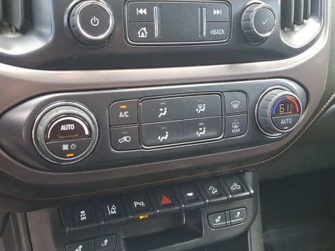 Used 2022 GMC Canyon AT4 w/ Driver Alert Package AWD/4WD image 15