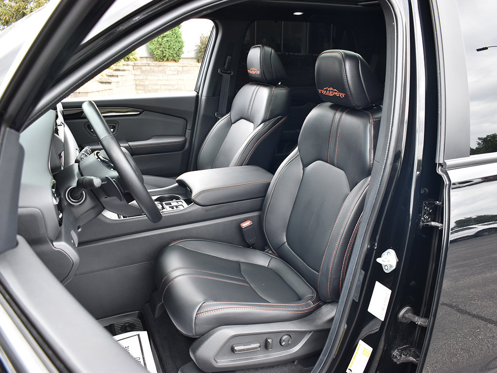 Used 2025 Honda Pilot TrailSport image 5