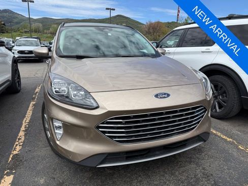 Used 2021 Ford Escape Titanium w/ Titanium Elite Package AWD/4WD image 2