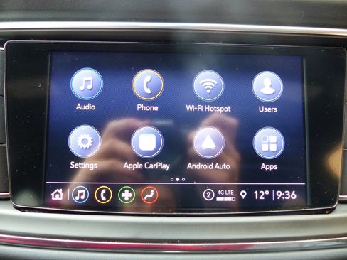 Used 2022 Buick Enclave Essence w/ Sport Touring Edition image 27