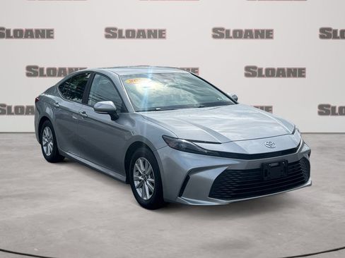 Used 2025 Toyota Camry LE FWD image 7