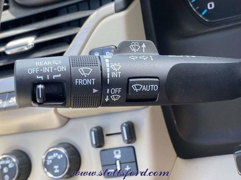 Used 2017 GMC Yukon XL Denali w/ Open Road Package AWD/4WD image 25