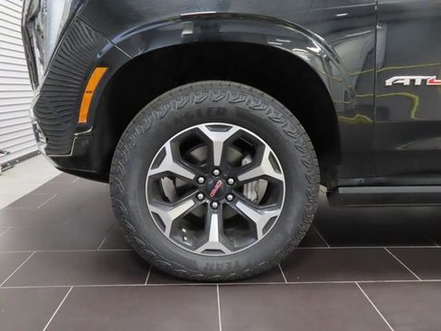 Used 2025 GMC Yukon AT4 w/ AT4 Premium Package image 13