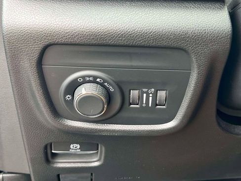 Certified 2023 Jeep Grand Cherokee Altitude image 25