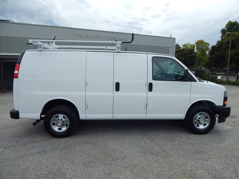 Used 2021 Chevrolet Express 2500 RWD image 9