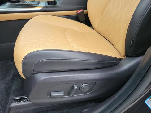 Certified 2024 Kia Carnival LX image 15