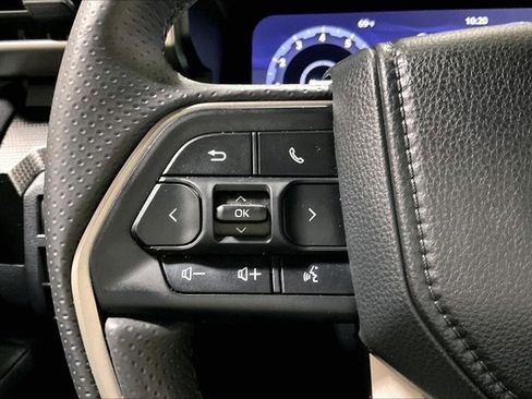 Used 2025 Toyota 4Runner Limited AWD/4WD image 18