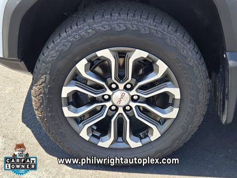 Used 2024 GMC Canyon Denali AWD/4WD image 16