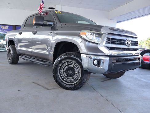 Used 2015 Toyota Tundra SR5 w/ SR5 Upgrade Package RWD image 3