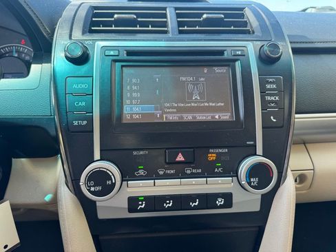 Used 2014 Toyota Camry LE image 15
