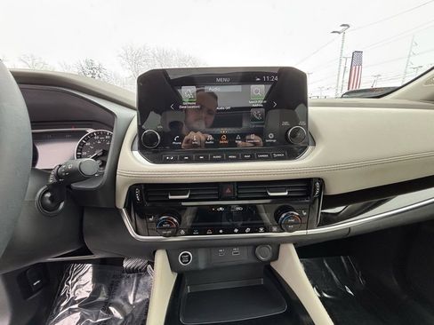 Used 2023 Nissan Rogue SL w/ SL Premium Package image 14