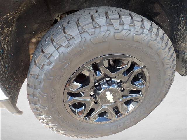 Used 2023 Chevrolet Silverado 2500 LT w/ Convenience Package AWD/4WD image 5