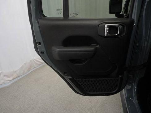 Used 2025 Jeep Wrangler Willys image 41