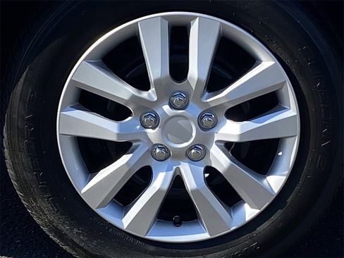 Used 2017 Toyota Camry LE image 8