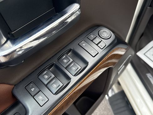 Used 2014 Chevrolet Silverado 1500 High Country w/ High Country Premium Package image 17