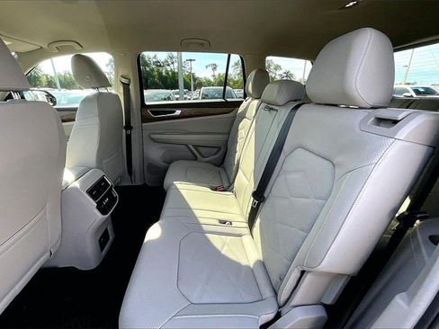 Certified 2025 Volkswagen Atlas SE image 17