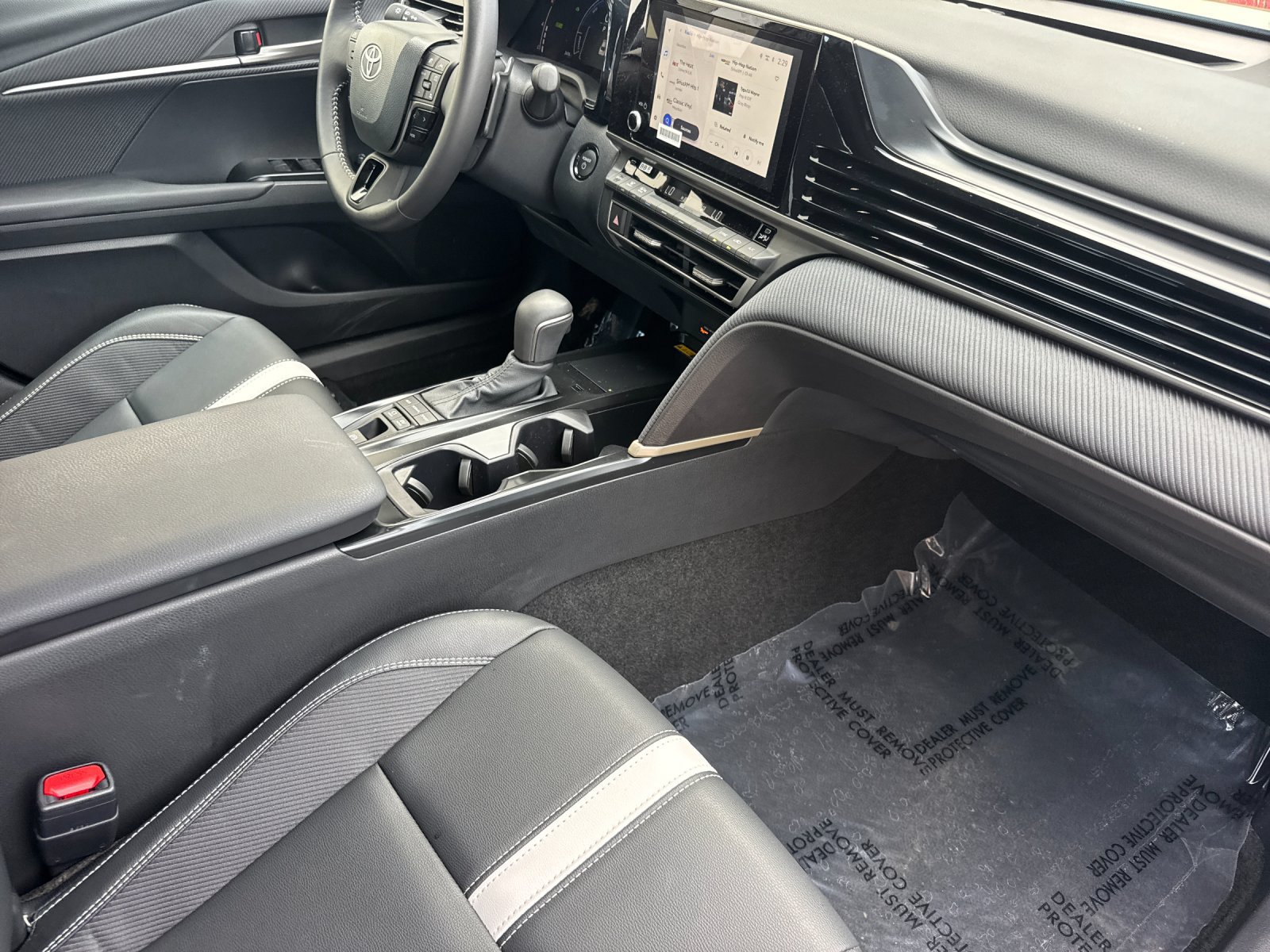 Used 2026 Toyota Camry Hybrid w/ Convenience Package FWD image 15