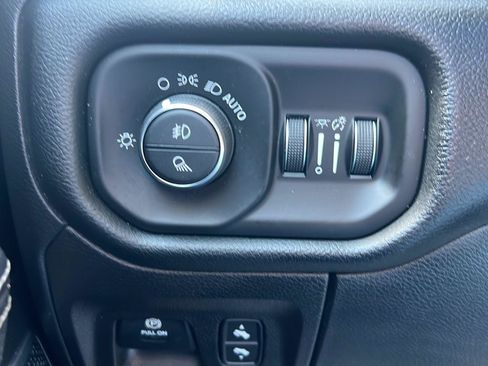 Used 2021 RAM 1500 Laramie AWD/4WD image 17