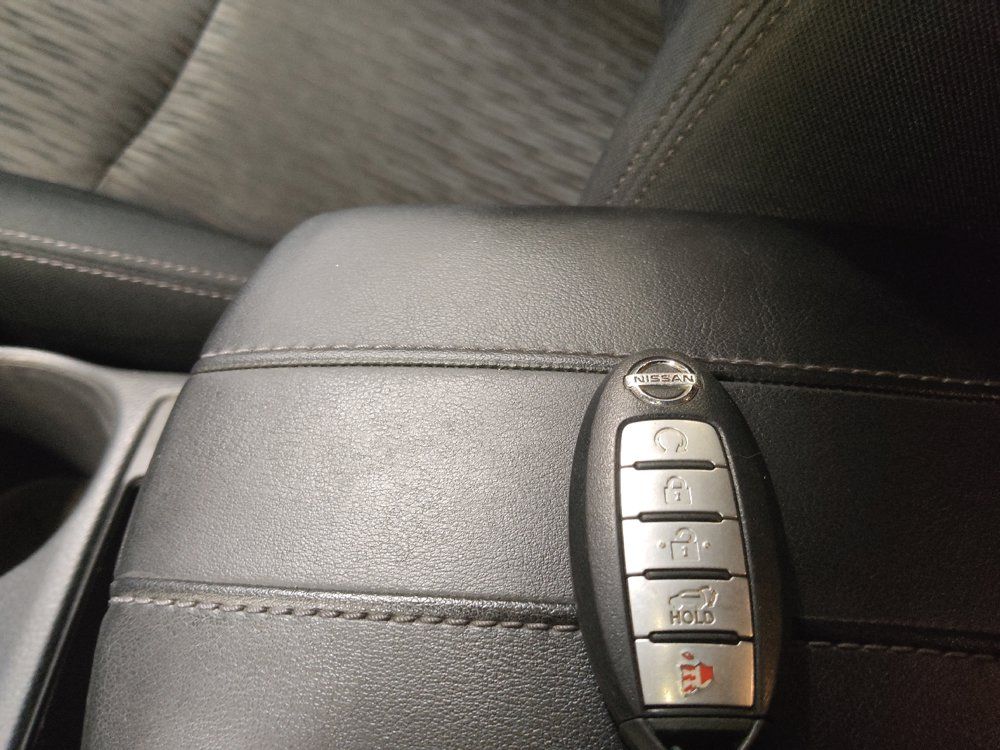 Used 2018 Nissan Rogue SV FWD image 32