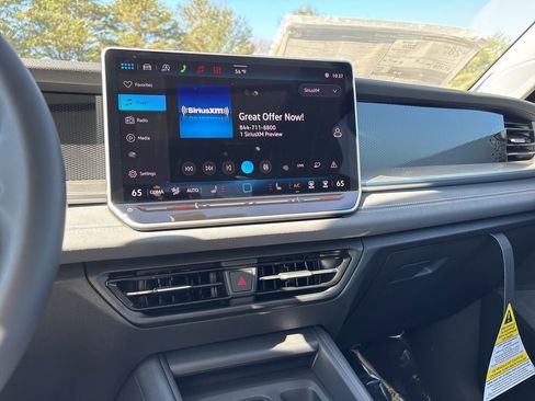 New 2026 Volkswagen Tiguan SE FWD image 19