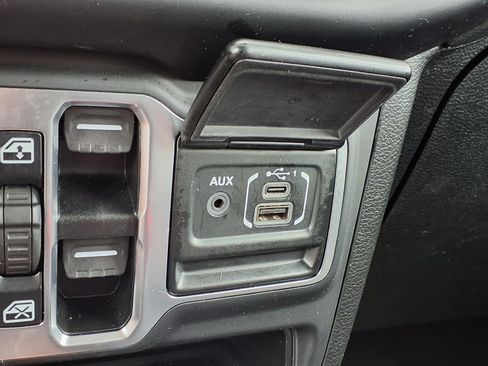 Used 2021 Jeep Wrangler Unlimited Sahara AWD/4WD image 10