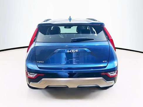 Used 2023 Kia Niro SX Touring image 8