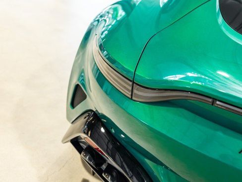 Used 2025 Aston Martin V8 Vantage Coupe RWD image 16